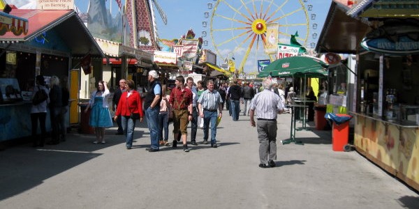   Vom 27. April bis 06. Mai 2012 findet in Passau wieder die traditionelle Maidult statt. In diesem Jahr wird es auf der Maidult einige Fahr- und Laufgeschäfte geben, die...